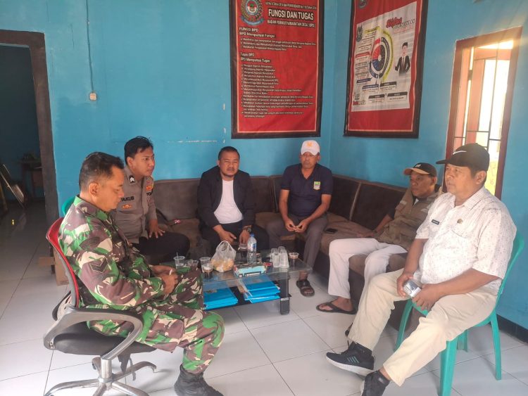 Bhabinkamtibmas Setialaksana Sambangi Warga dan Tokoh Masyarakat Jaga Kondusifitas