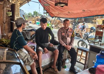 Bhabinkamtibmas Bojongsari Sambangi Warga Ajak Bersama Jaga Kamtibmas