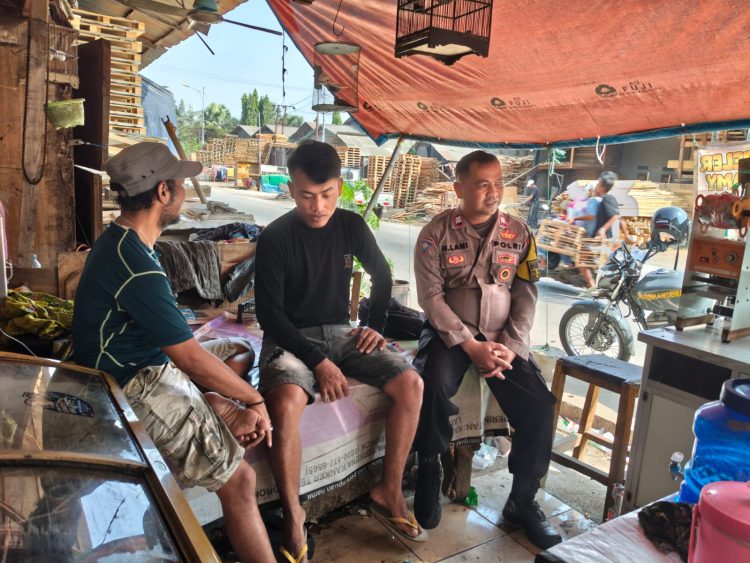Bhabinkamtibmas Bojongsari Sambangi Warga Ajak Bersama Jaga Kamtibmas