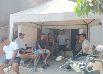 Bhabinkamtibmas Karangmekar Sambangi Warga Ajak Aktif Jaga Kamtibmas