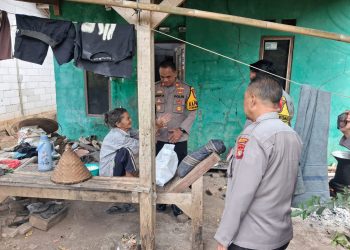Jaga Jakarta Jaga Bekasi, Kapolsek Setu Salurkan Sembako kepada Warga Kurang Mampu di Kertarahayu