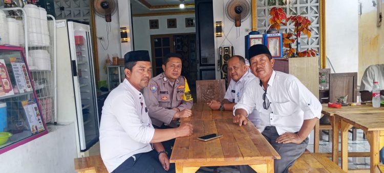 Jaga Jakarta Jaga Bekasi, Bhabinkamtibmas Sukawangi Sambangi Warga Karang Getak, Ajak Bersama Jaga Kamtibmas