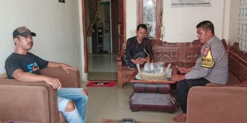 Sambangi Kepala Desa Jayalaksana, Bhabinkamtibmas Ajak Warga Jaga Kerukunan dan Kamtibmas