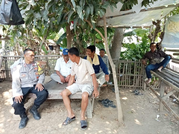 Sambangi Warga Mekarjaya, Bhabinkamtibmas Ajak Masyarakat Aktif Jaga Kamtibmas