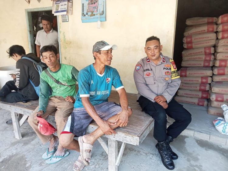 Sambangi Warga Lenggahsari, Bhabinkamtibmas Ajak Jaga Kerukunan dan Waspadai DBD
