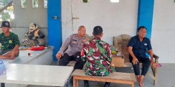 Sambangi Warga Sukadaya, Bhabinkamtibmas Polsek Tambelang Sampaikan Pesan Kamtibmas