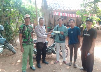 Bhabinkamtibmas Polsek Setu Kembalikan Sepeda Motor yang Ditemukan Warga kepada Pemiliknya