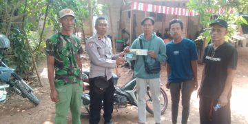 Bhabinkamtibmas Polsek Setu Kembalikan Sepeda Motor yang Ditemukan Warga kepada Pemiliknya