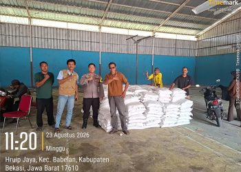 Polsek Babelan Monitor Penyaluran Bantuan Pangan untuk 887 KPM di Desa Hurip Jaya