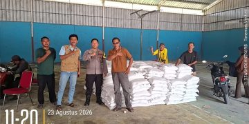 Polsek Babelan Monitor Penyaluran Bantuan Pangan untuk 887 KPM di Desa Hurip Jaya