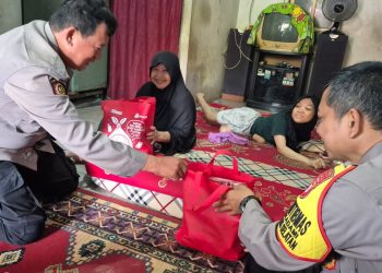 Bhabinkamtibmas Sukadami Salurkan Bantuan Sembako, Wujud Kepedulian Polri kepada Warga Penyandang Disabilitas