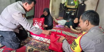 Bhabinkamtibmas Sukadami Salurkan Bantuan Sembako, Wujud Kepedulian Polri kepada Warga Penyandang Disabilitas