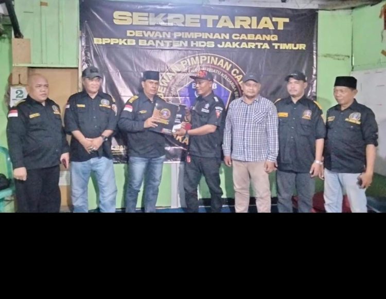 Ketua DPC BPPKB HDS Serahkan SK kepada DPAC Kramat Jati, Unit Ciracas dan DPAC Cipayung