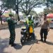Bhabinkamtibmas Desa Ciantra Bagikan Masker, Ajak Warga Bersama Jaga Kamtibmas