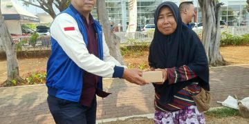 FORUM FARMASI KARAWANG Gelar Sedekah Jumat di Kota Karawang  ‎