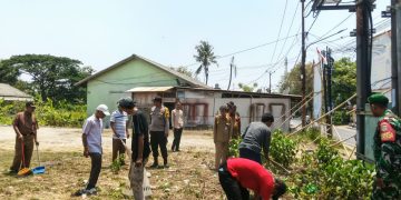 Polsek Tambelang Amankan Bakti Sosial Calon Kades Sukaraja Nomor Urut 3