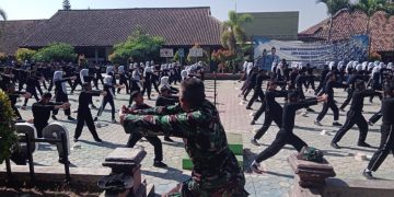 Membangun Ketrampilan Dan Semangat Patriotisme, Siswa SMK N 1 Bulukerto Dilatih TNI