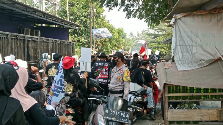 Polsek Pebayuran Amankan Kampanye Calon Kades Bantarjaya Nomor Urut 3