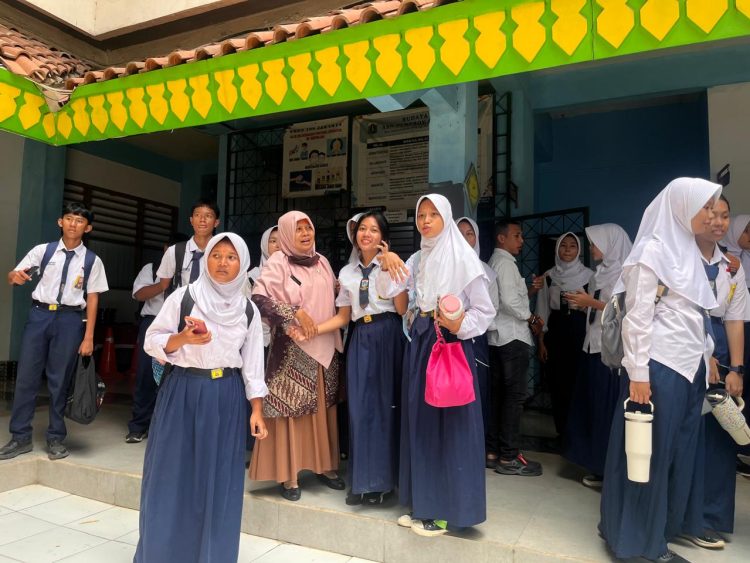 SMPN 209 Jakarta Pulangkan Murid Lebih Awal Hari Ini, Berikut Jadwal Lengkapnya