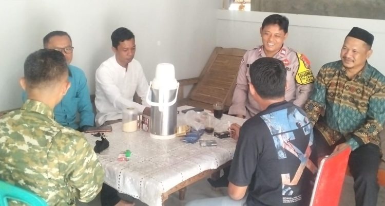 Bhabinkamtibmas Cikarageman Sambangi Tokoh Masyarakat