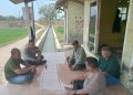 Perkuat Sinergitas, Bhabinkamtibmas Polsek Cabangbungin Sambangi Warga Desa Lenggahsari