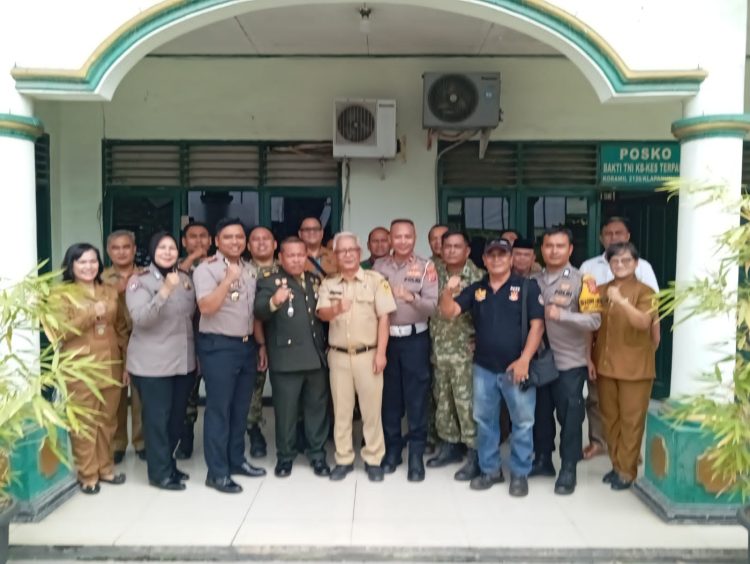 Solidaritas HUT TNI ke-81, Polsek dan Muspika Klapanunggal Sambangi Koramil 0621-04