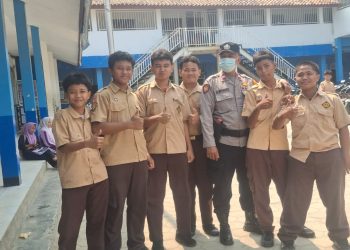Kapolsek Babelan Pimpin Langsung Program Bapak Asuh Pelajar di SMK Bina Nusa Kebalen