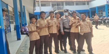 Kapolsek Babelan Pimpin Langsung Program Bapak Asuh Pelajar di SMK Bina Nusa Kebalen
