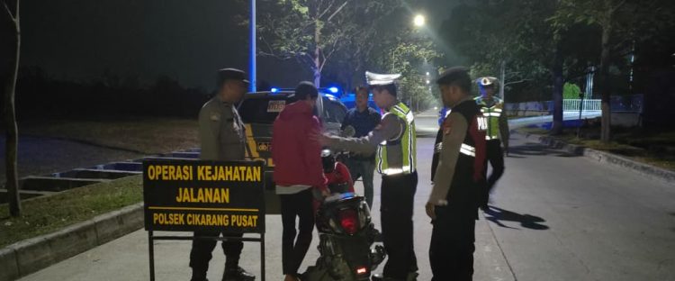 Polsek Cikarang Pusat Gelar Operasi Kejahatan Jalanan, Antisipasi 3C dan Gangguan Kamtibmas