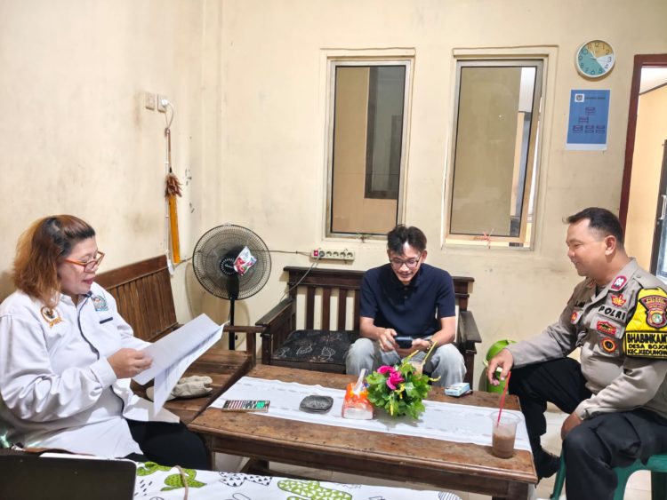 Polsek Kedungwaringin Sambangi Aparatur Desa Bojongsari, Perkuat Sinergi dalam Menjaga Kamtibmas