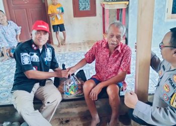 Polsek Serang Baru Dampingi Penyaluran Bantuan Ketahanan Pangan dan Gizi bagi 200 Warga Desa Nagacipta