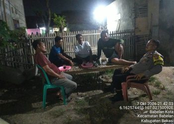 Polsek Babelan Perkuat Siskamling di Desa Babelan Kota, Ajak Warga Aktif Jaga Keamanan dan Awasi Anak pada Malam Hari