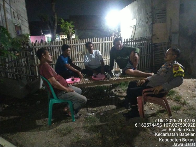 Polsek Babelan Perkuat Siskamling di Desa Babelan Kota, Ajak Warga Aktif Jaga Keamanan dan Awasi Anak pada Malam Hari