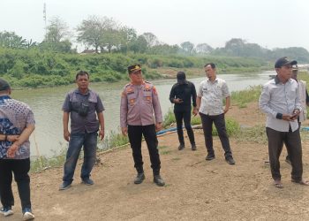 Polsek Pebayuran Amankan Kunjungan Dirjen SDA Tinjau Rencana Pembangunan Embung, Upaya Atasi Kekeringan 200 Hektare Sawah di Karangharja
