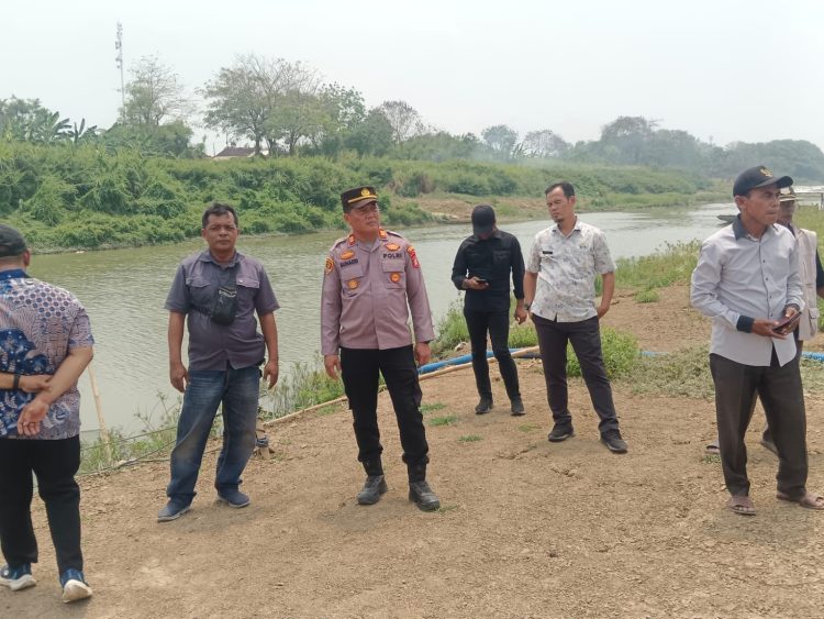 Polsek Pebayuran Amankan Kunjungan Dirjen SDA Tinjau Rencana Pembangunan Embung, Upaya Atasi Kekeringan 200 Hektare Sawah di Karangharja