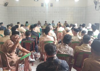 Polsek Babelan Perkuat Cooling System Pascapilkades melalui Rapat Minggon Desa Muara Bakti, Ajak Warga Jaga Persatuan dan Kamtibmas