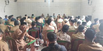 Polsek Babelan Perkuat Cooling System Pascapilkades melalui Rapat Minggon Desa Muara Bakti, Ajak Warga Jaga Persatuan dan Kamtibmas