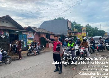 Kapolsek Setu Pimpin Yanmas Gatur Lalin Pagi di Empat Titik Strategis
