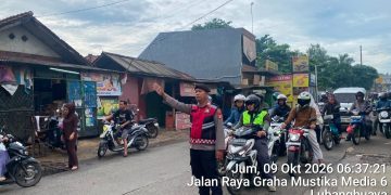 Kapolsek Setu Pimpin Yanmas Gatur Lalin Pagi di Empat Titik Strategis