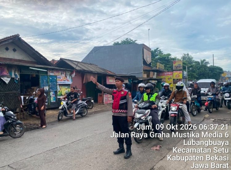 Kapolsek Setu Pimpin Yanmas Gatur Lalin Pagi di Empat Titik Strategis
