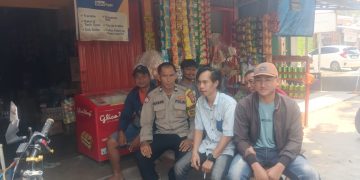 Bhabinkamtibmas Lenggahjaya Sambangi Warga, Ajak Jaga Kerukunan dan Kamtibmas