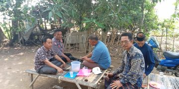 Bhabinkamtibmas Lenggahsari Sambangi Kepala Desa Terpilih dan Warga, Ajak Jaga Kerukunan