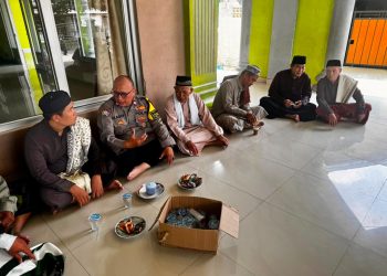 Bhabinkamtibmas Waringinjaya Sambangi Jemaah Masjid An Nur, Ajak Warga Jaga Generasi Muda dan Kamtibmas