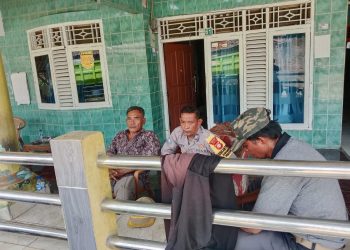 Bhabinkamtibmas Karangharja Sambangi Warga, Perkuat Komunikasi dan Kamtibmas