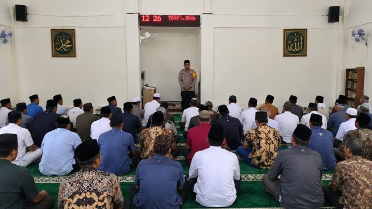 Kapolsek Cikarang Selatan Gelar Salat Jumat Keliling, Ajak Tokoh Masyarakat Jaga Kamtibmas dan Persatuan