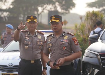 Kapolres Metro Bekasi Turun Langsung Atur Lalu Lintas Pagi di Simpang Patung Gajah Deltamas, Wujudkan Pelayanan Humanis bagi Masyarakat