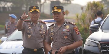 Kapolres Metro Bekasi Turun Langsung Atur Lalu Lintas Pagi di Simpang Patung Gajah Deltamas, Wujudkan Pelayanan Humanis bagi Masyarakat