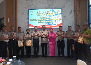 Kapolres Metro Bekasi Pimpin Wisuda Purna Bhakti Delapan Personel, Pengabdian Berakhir, Kehormatan Tetap Abadi