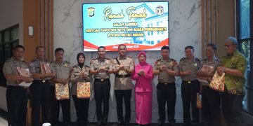 Kapolres Metro Bekasi Pimpin Wisuda Purna Bhakti Delapan Personel, Pengabdian Berakhir, Kehormatan Tetap Abadi