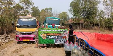 Wujudkan Kepedulian Sosial, Waroeng Kampoeng 99 Dan Team 89Jatiwangi Salurkan Enam Truk Tanki Air Bersih Untuk Warga Sukamukti 